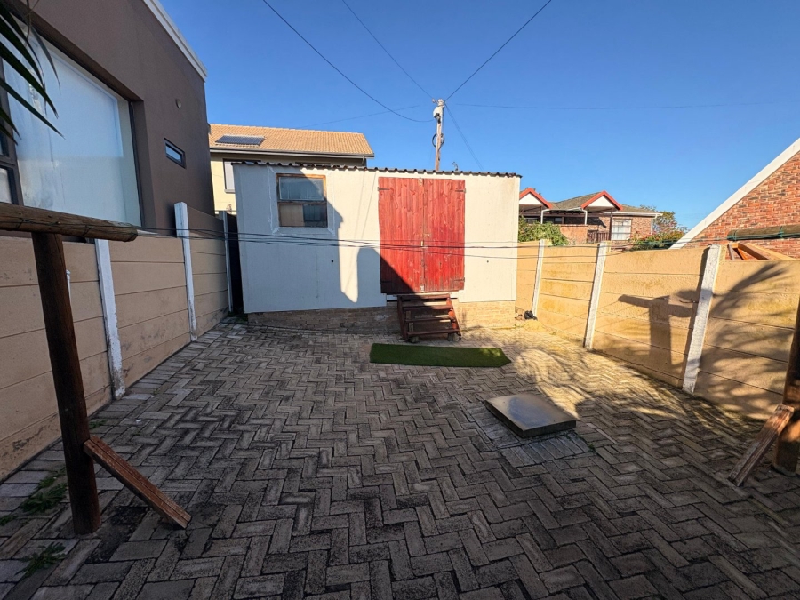 4 Bedroom Property for Sale in Fraaiuitsig Western Cape
